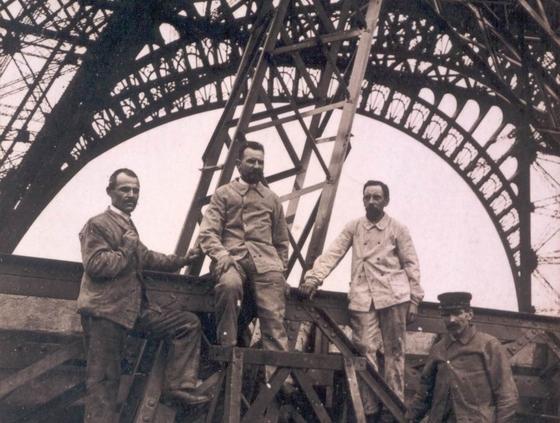 Eugène MILON sur le chantier de la Tour Eiffel